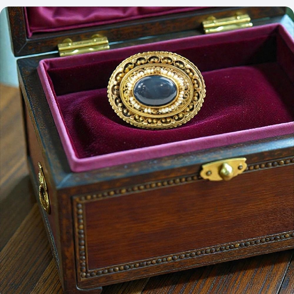 A Solid Gold 14 kt Rare Vintage Brooch Gold Pearl Jade Filigree Brooch